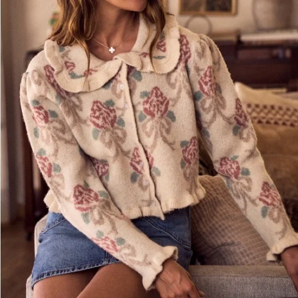 FLORAL PATTERNED RUFFLED COQUETTE BUTTON DOWN
SWEATER CARDIGAN - Picture 5 of 9